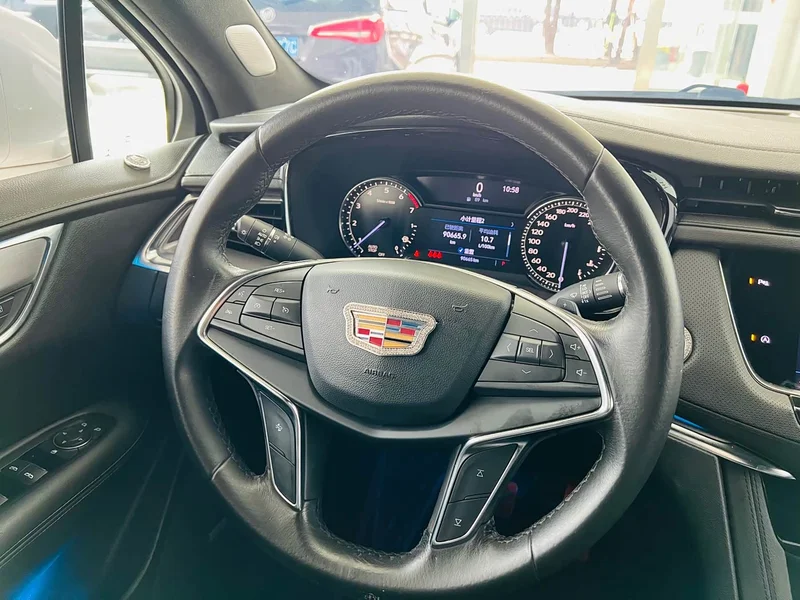 Cadillac XT5 — фото 17
