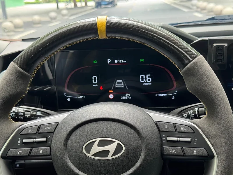 Hyundai Elantra — фото 15