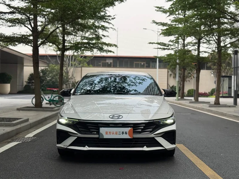 Hyundai Elantra — фото 2