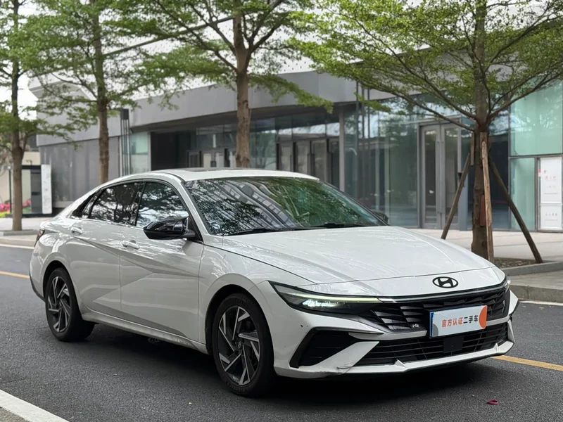 Hyundai Elantra — фото 3
