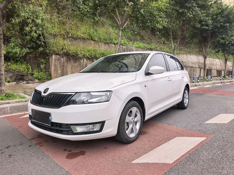 Volkswagen Rapid Spaceback — фото 1