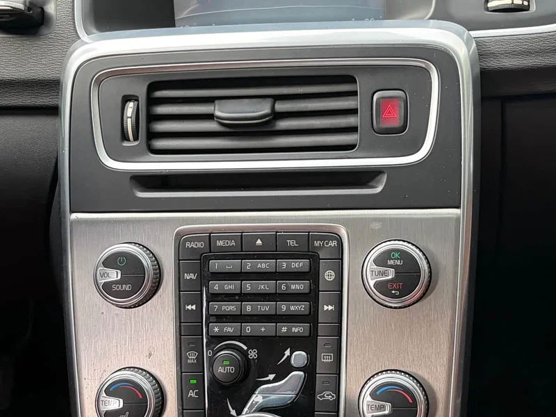 Volvo S60 — фото 10