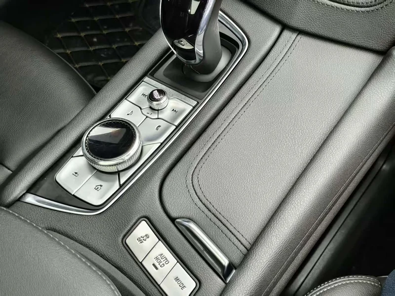 Cadillac XT5 — фото 14