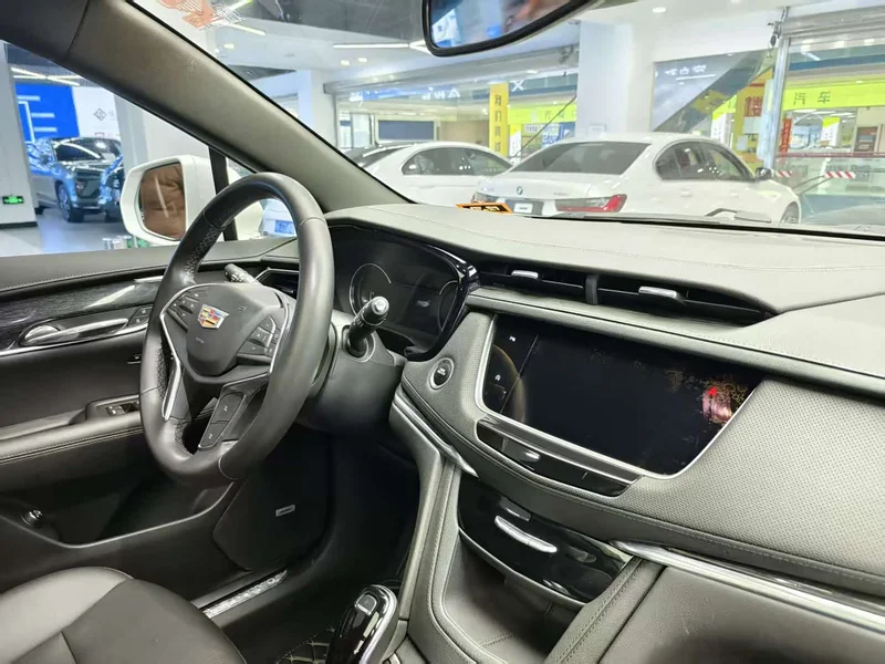 Cadillac XT5 — фото 15