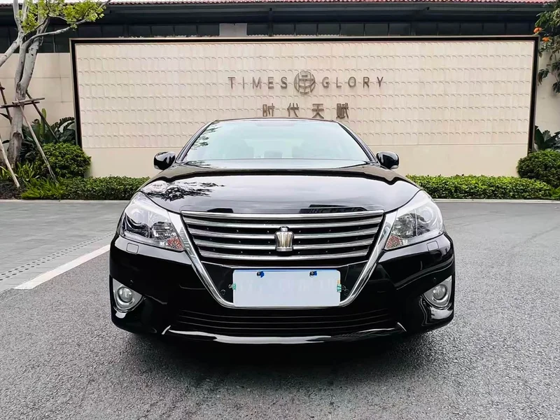 Toyota Crown — фото 2