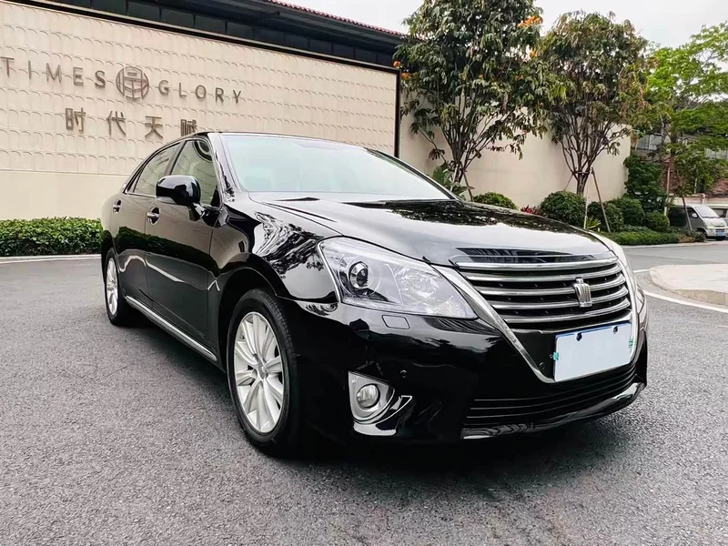 Toyota Crown — фото 3