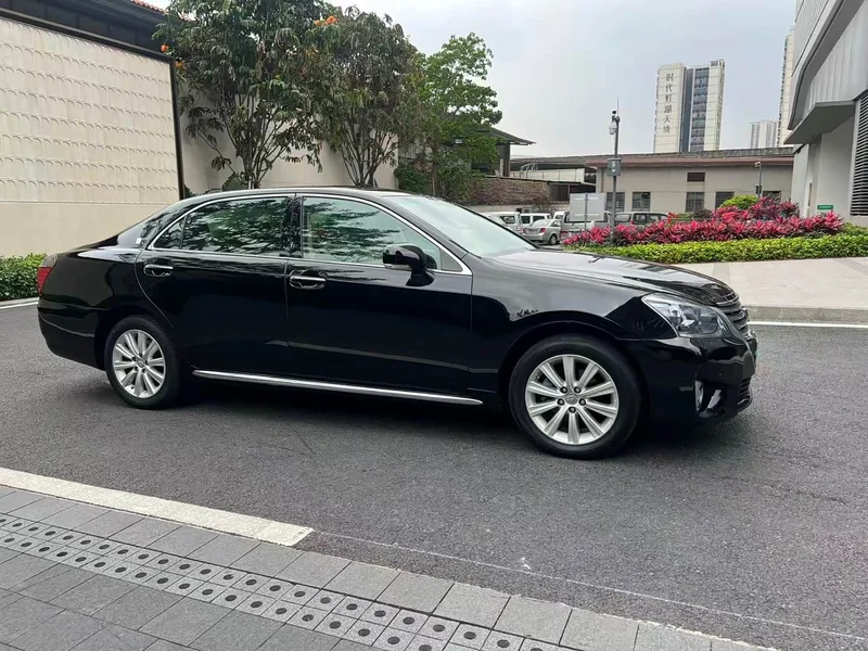 Toyota Crown — фото 10