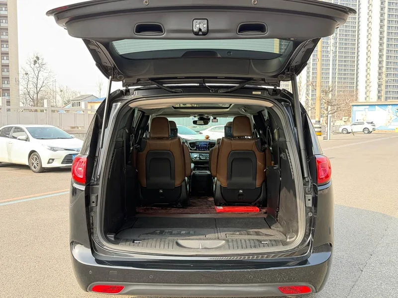 Jeep Grand Voyager Imported — фото 13