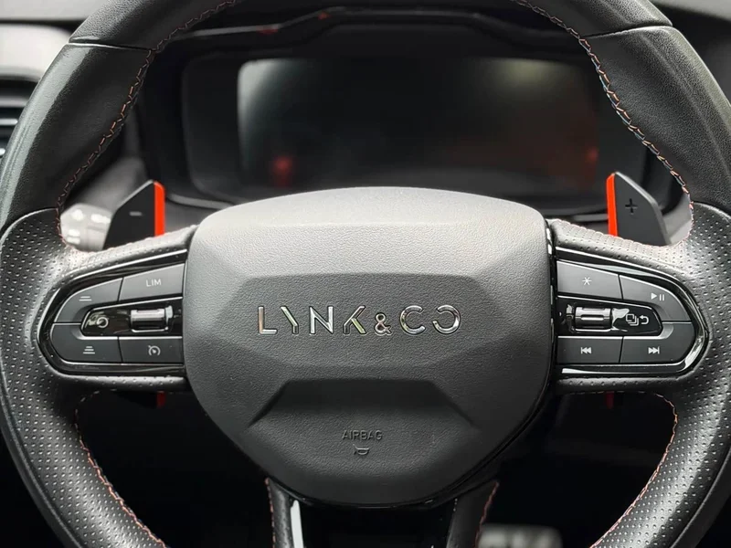 Lynk & Co 02 Hatchback — фото 26