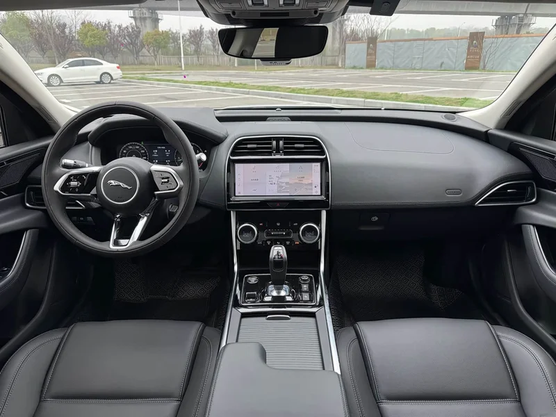 Jaguar XEL — фото 10