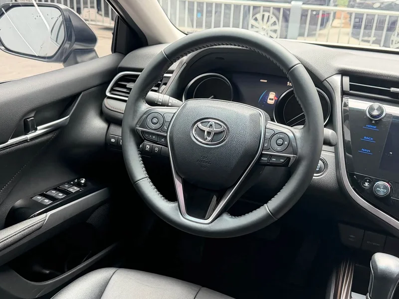 Toyota Camry — фото 11