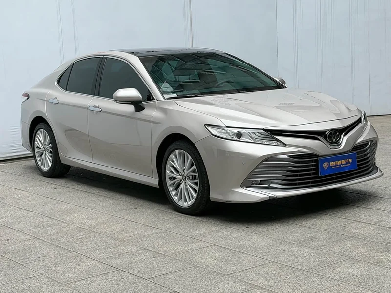 Toyota Camry — фото 3
