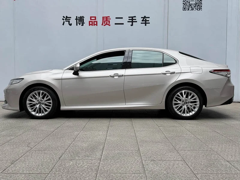 Toyota Camry — фото 4