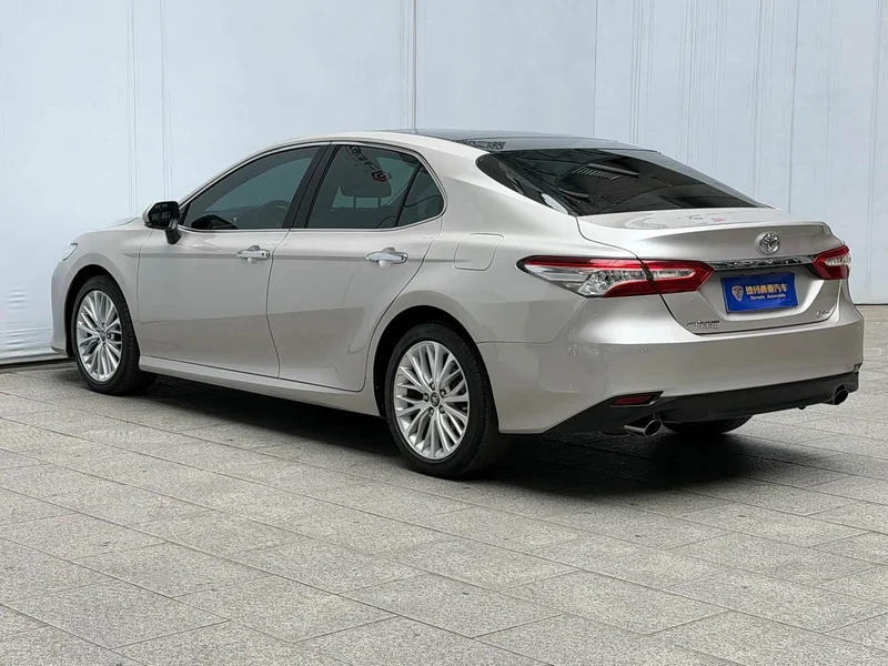 Toyota Camry — фото 9