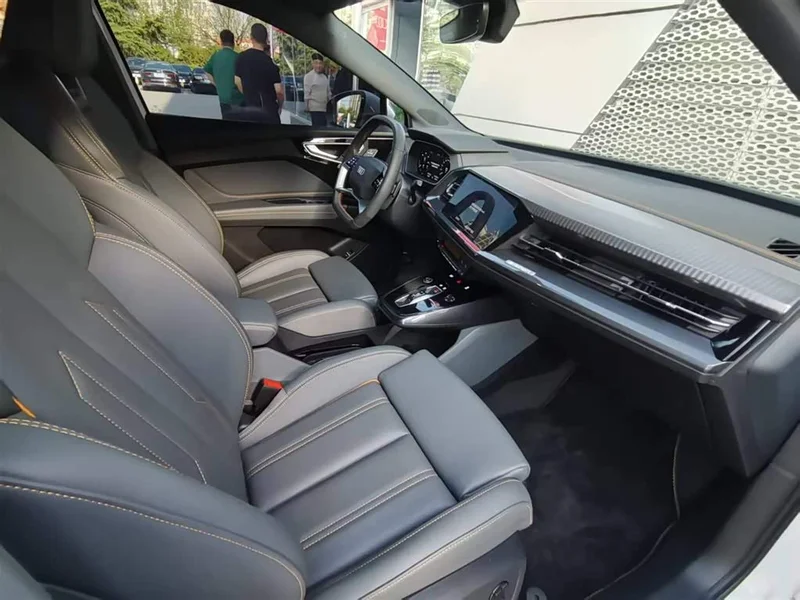 Audi Q4 e-tron — фото 11