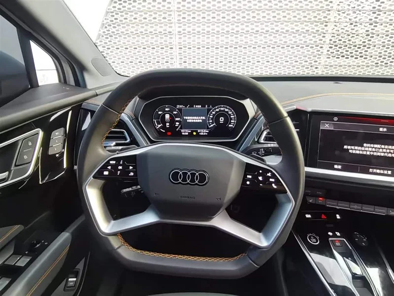 Audi Q4 e-tron — фото 17