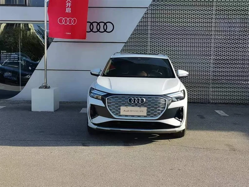 Audi Q4 e-tron — фото 2