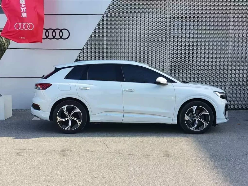 Audi Q4 e-tron — фото 4