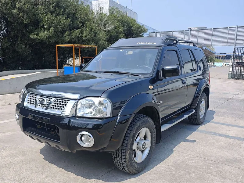 Nissan Paladin — фото 1