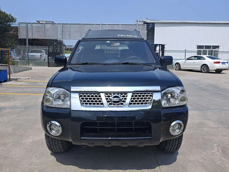 Nissan Paladin — фото 2
