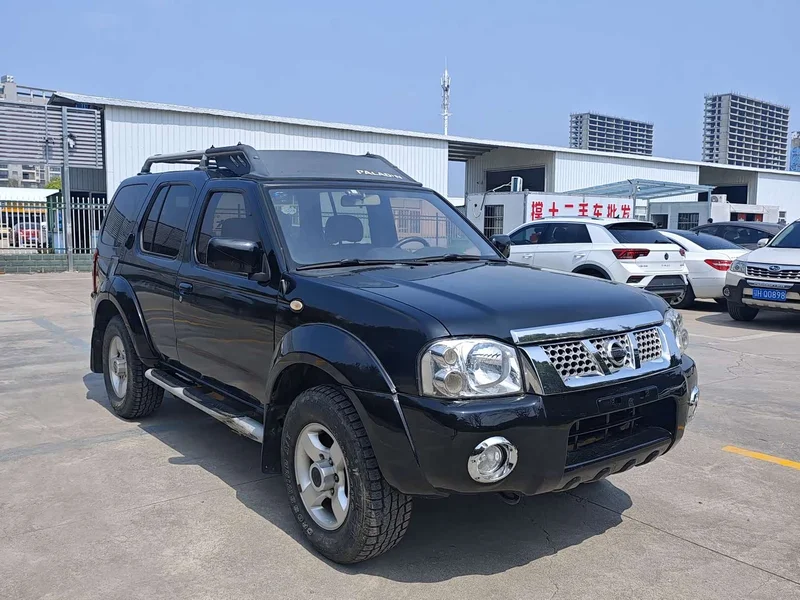 Nissan Paladin — фото 3