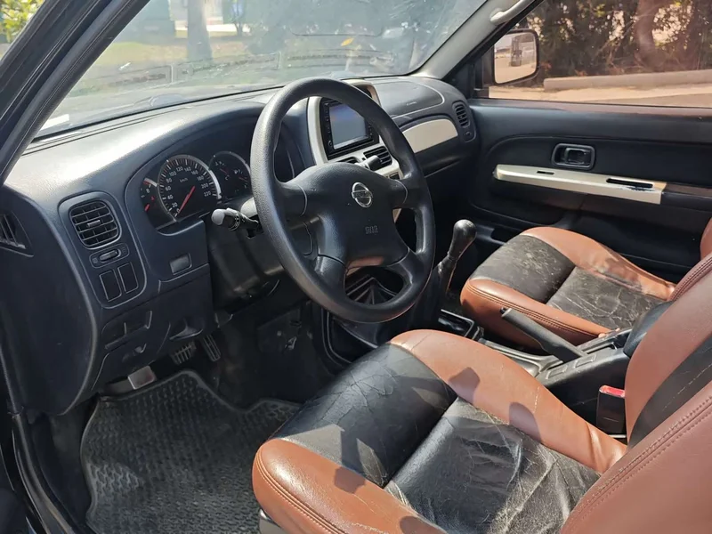 Nissan Paladin — фото 4