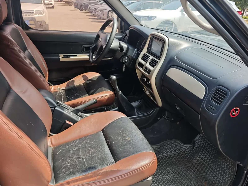 Nissan Paladin — фото 6