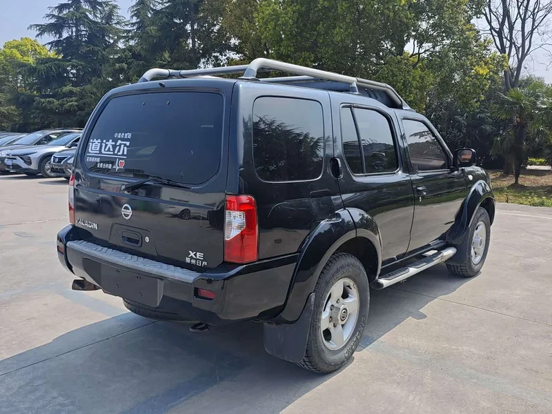 Nissan Paladin — фото 10