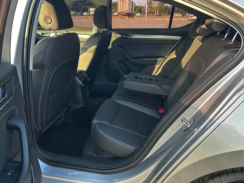Skoda Superb — фото 11