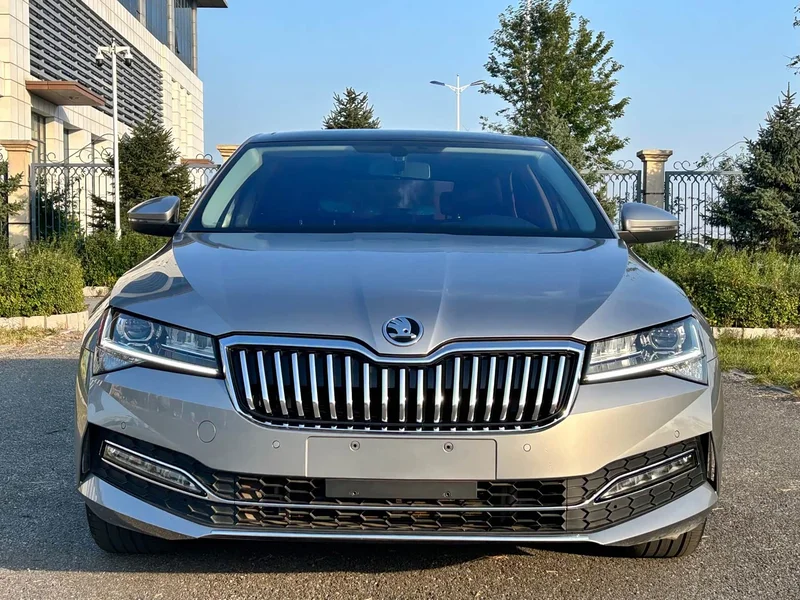 Skoda Superb — фото 2