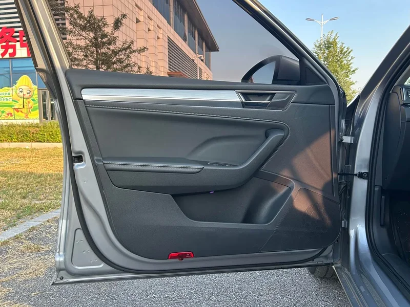 Skoda Superb — фото 24