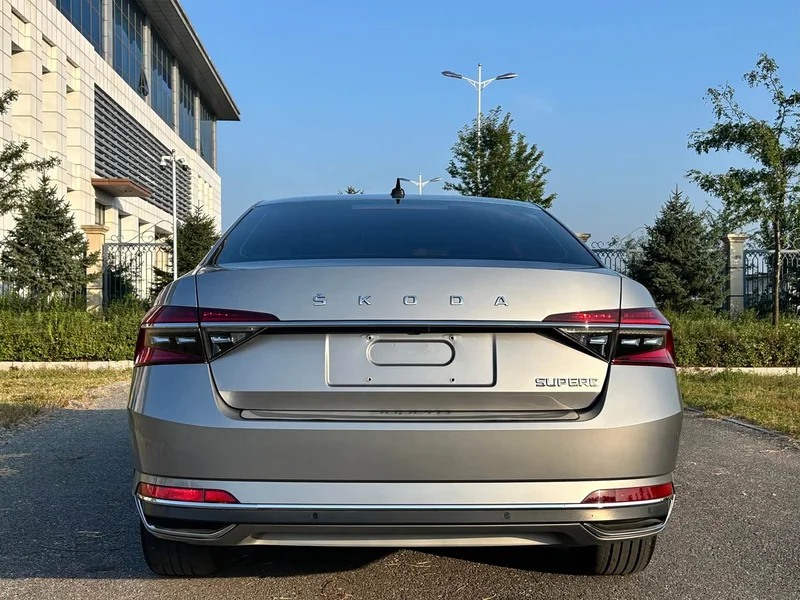 Skoda Superb — фото 5