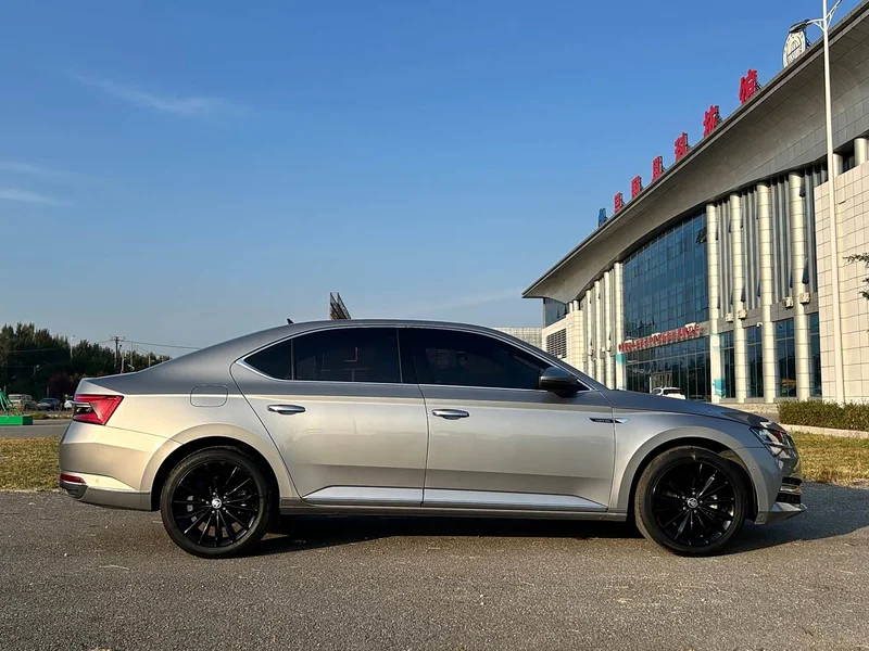 Skoda Superb — фото 8