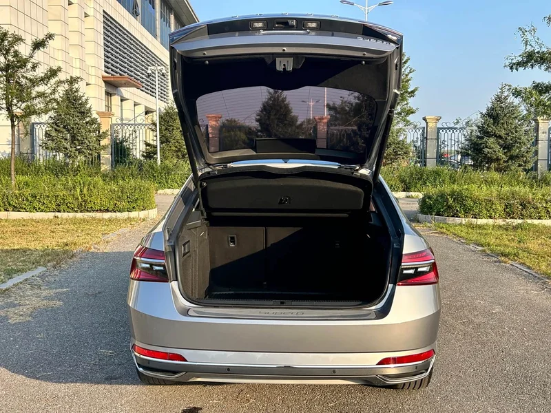 Skoda Superb — фото 9