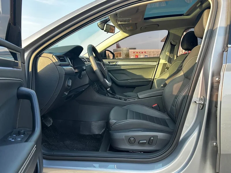 Skoda Superb — фото 10