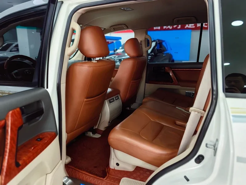 Toyota Land Cruiser (Imported) — фото 11