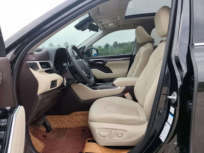 Toyota Highlander — фото 11