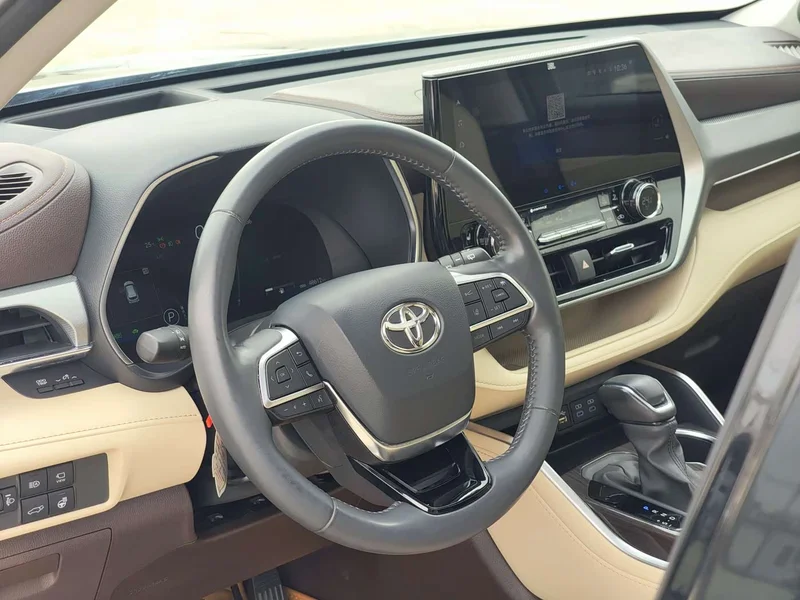 Toyota Highlander — фото 12