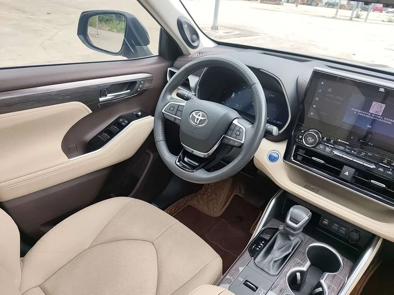 Toyota Highlander — фото 19