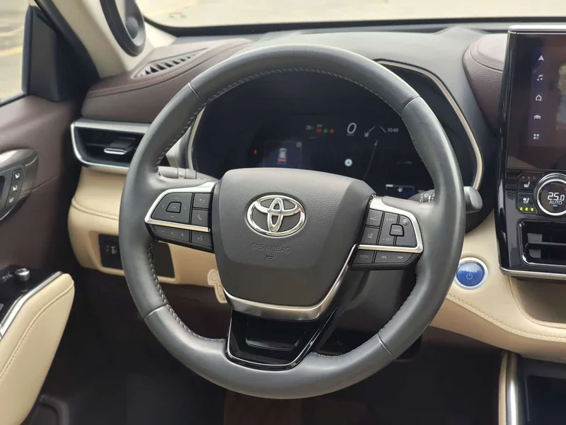 Toyota Highlander — фото 21