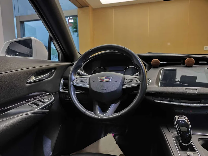 Cadillac XT4 — фото 15