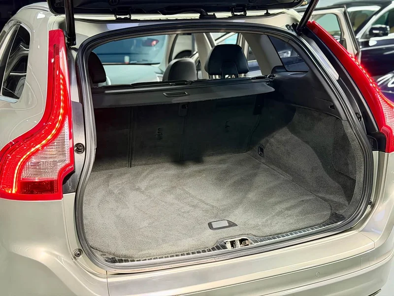Volvo XC60 — фото 17