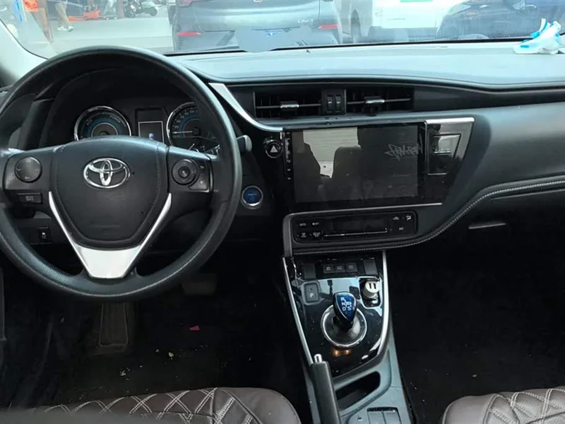 Toyota Corolla — фото 12