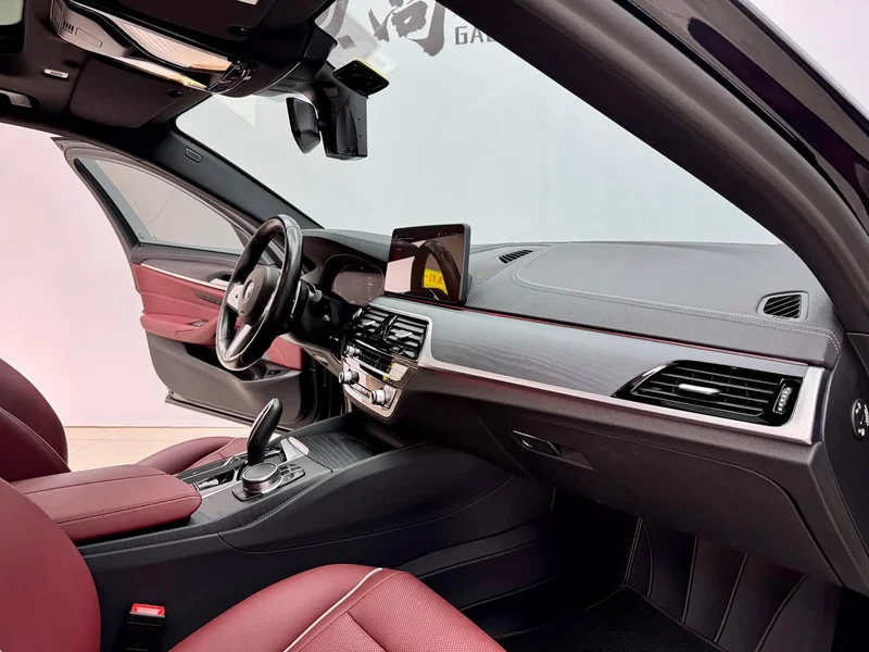BMW 5-Series — фото 14