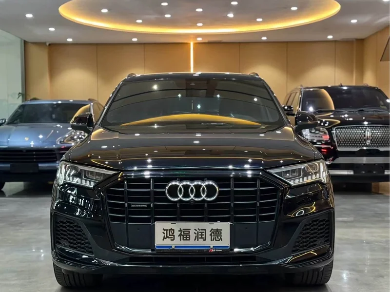 Audi Q7 — фото 1