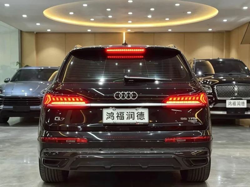 Audi Q7 — фото 9