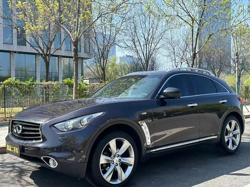 Infiniti QX70 — фото 1