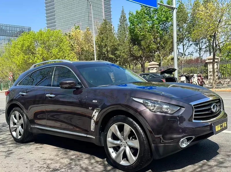 Infiniti QX70 — фото 2
