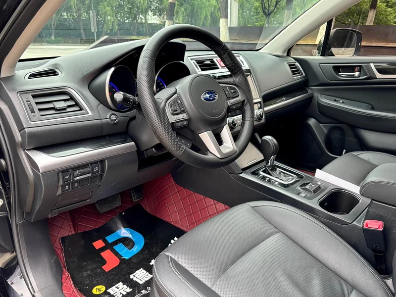 Subaru Outback — фото 11