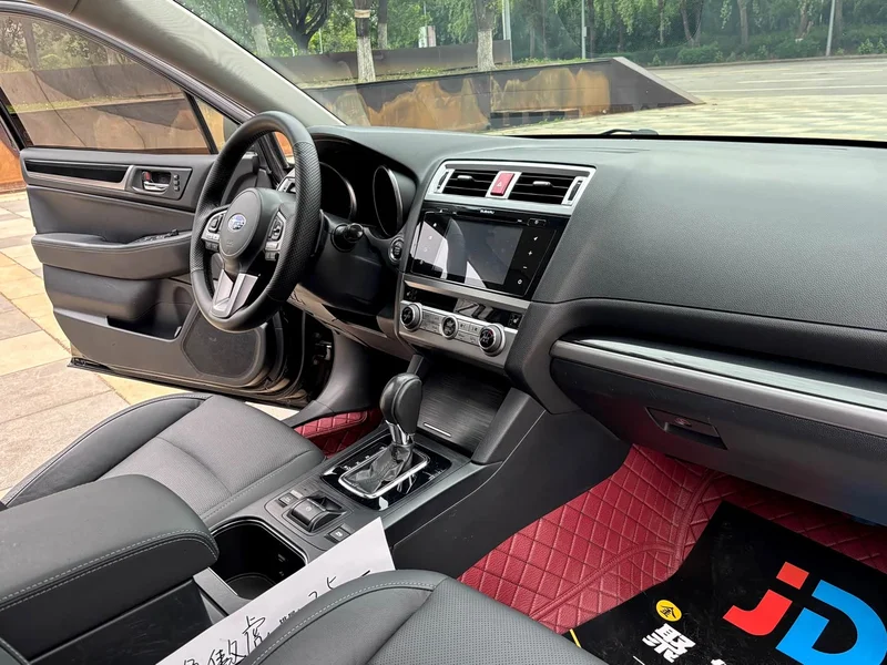 Subaru Outback — фото 15